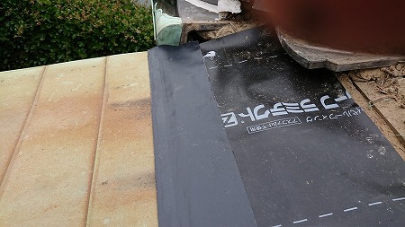 粘着下葺材とワカフレックス